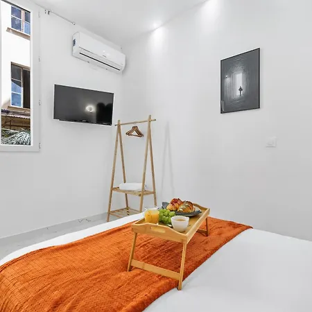 شقة 2 - Hyper Centre - Air-conditioned - Terrace - Quiet - Tramway - Equipped Kitchen - Wifi نيس